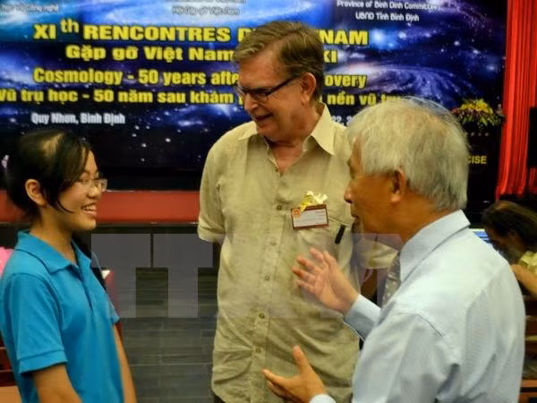  Ganador del Nobel de Física se reúne con jóvenes vietnamitas ảnh 1