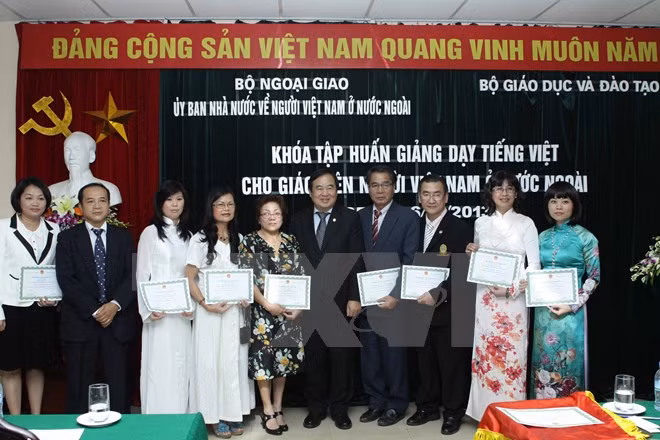 Elevan habilidad de enseñanza de idioma vietnamita en extranjero ảnh 1