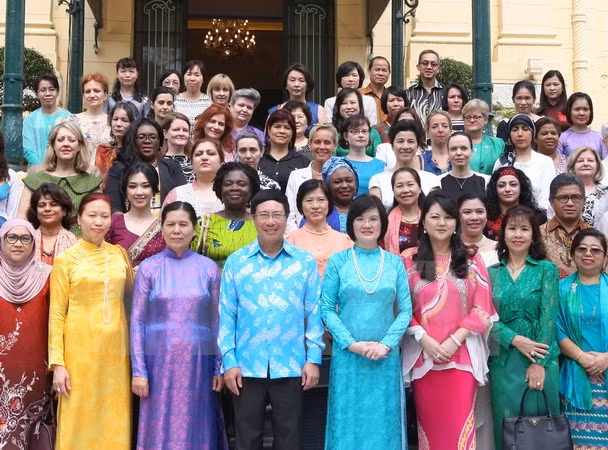 Debuta Círculo de Mujeres de la ASEAN en Hanoi ảnh 1