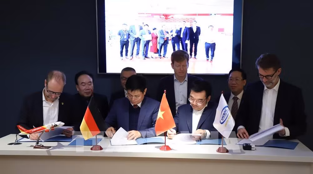 Promueven Vietnam y Alemania cooperación en transporte aéreo y logística ảnh 1