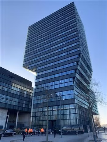 Premier vietnamita visita principal Centro de investigación y desarrollo tecnológico en Europa ảnh 1