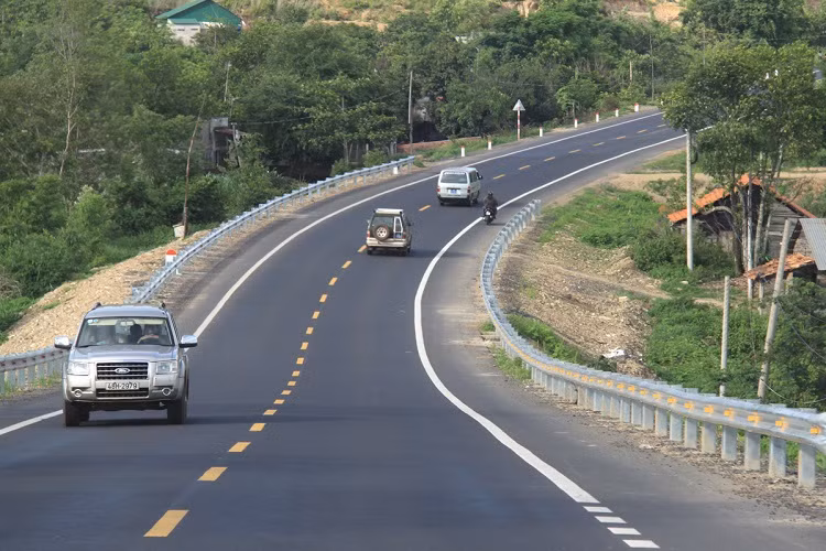 Premier de Vietnam insta a acelerar implementación de importantes proyectos de autopistas ảnh 1