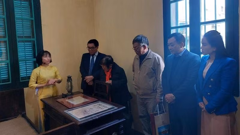 Exhibición en Hanoi con motivo del Día de la Resistencia Nacional ảnh 1