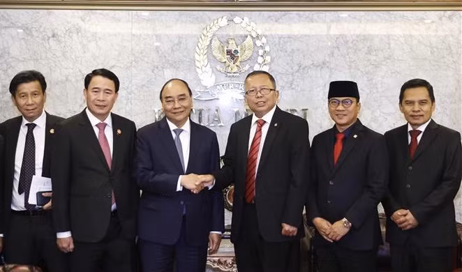 Presidente vietnamita se entrevista con dirigentes parlamentarios indonesios ảnh 2