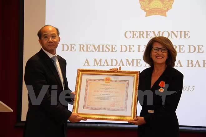 Orden de amistad para exdirectora regional de la OIF ảnh 1