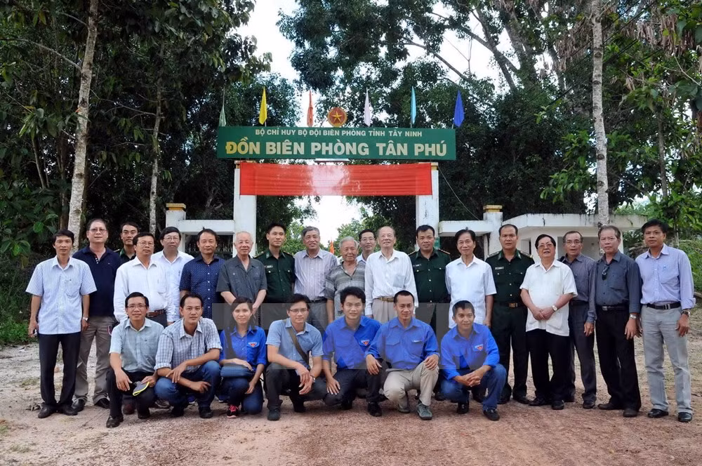 VNA rinde homenaje a sus mártires en Tay Ninh ảnh 1