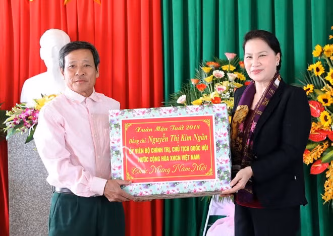 Presidenta del Parlamento vietnamita visita Ha Tinh en ocasión del próximo Tet ảnh 1