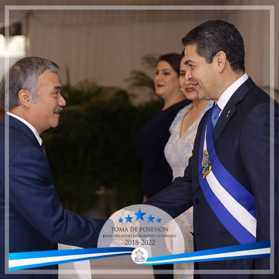 Presidente de Honduras desea impulsar relaciones con Vietnam ảnh 1