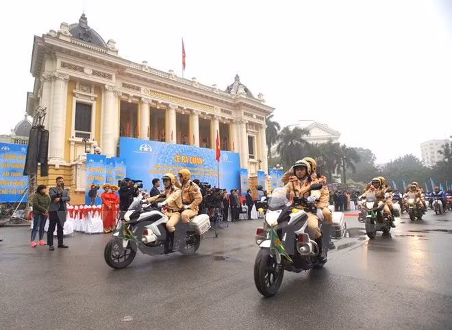 Celebran acto de abanderamiento de fuerzas policíacas por Año de Seguridad de tránsito ảnh 1