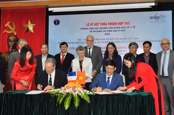 Vietnam y Francia agilizan colaboración en lucha contra VIH/AIDS ảnh 1 Vietnam y Francia agilizan colaboración en lucha contra VIH/AIDS ảnh 1