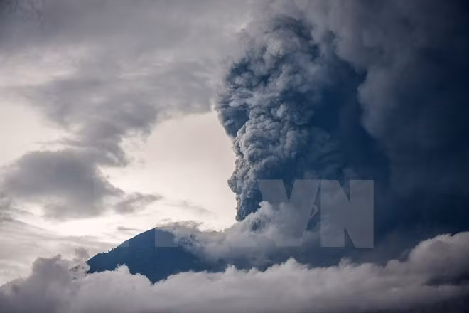 Vuelve a entrar en erupción volcán en Bali ảnh 1 Vuelve a entrar en erupción volcán en Bali ảnh 1