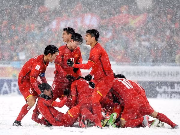 Coraje de equipo sub-23 de Vietnam conmociona a fanáticos en todo el mundo ảnh 1