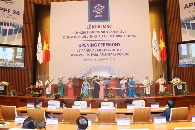 Presidenta del Parlamento vietnamita revisa preparativos de APPF-26 ảnh 1