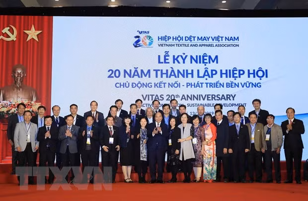 Insta premier de Vietnam a elevar exportaciones de confecciones textiles a 110 mil millones de dólares ảnh 1