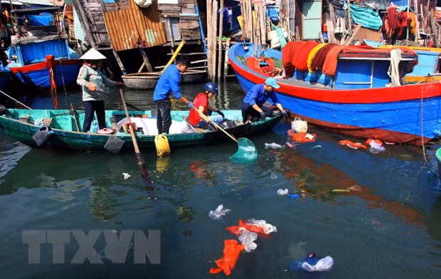 Lanzan en Vietnam concurso de reciclaje de desechos plásticos ảnh 1