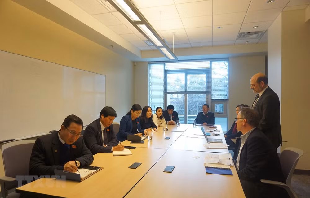 Adquiere Vietnam experiencias legislativas en Canadá ảnh 1 Adquiere Vietnam experiencias legislativas en Canadá ảnh 1