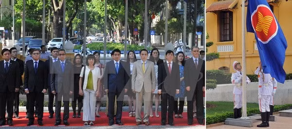 Izan bandera de ASEAN en Hanoi por aniversario de su fundación ảnh 1