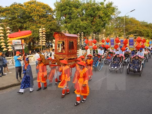 Festival de Oficios Tradicionales de Hue 2017 propició auge del turismo ảnh 1