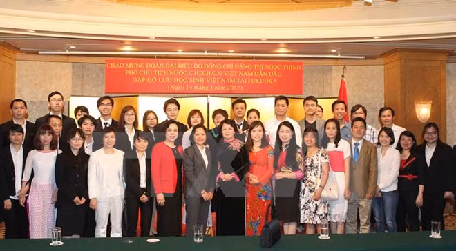 Vicepresidenta vietnamita se reúne con estudiantes connacionales en Japón ảnh 1