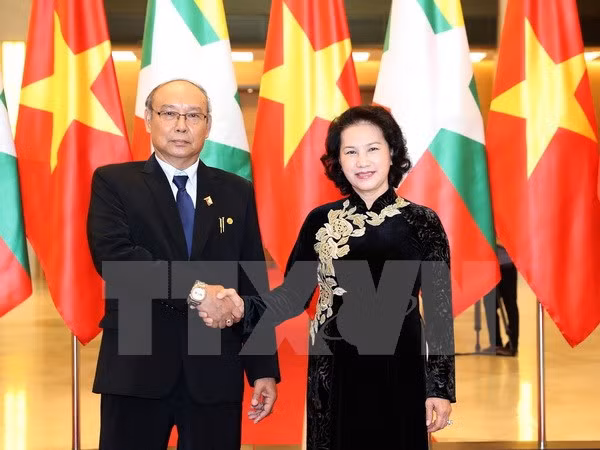 Líder legislativo de Myanmar concluye visita a Vietnam ảnh 1