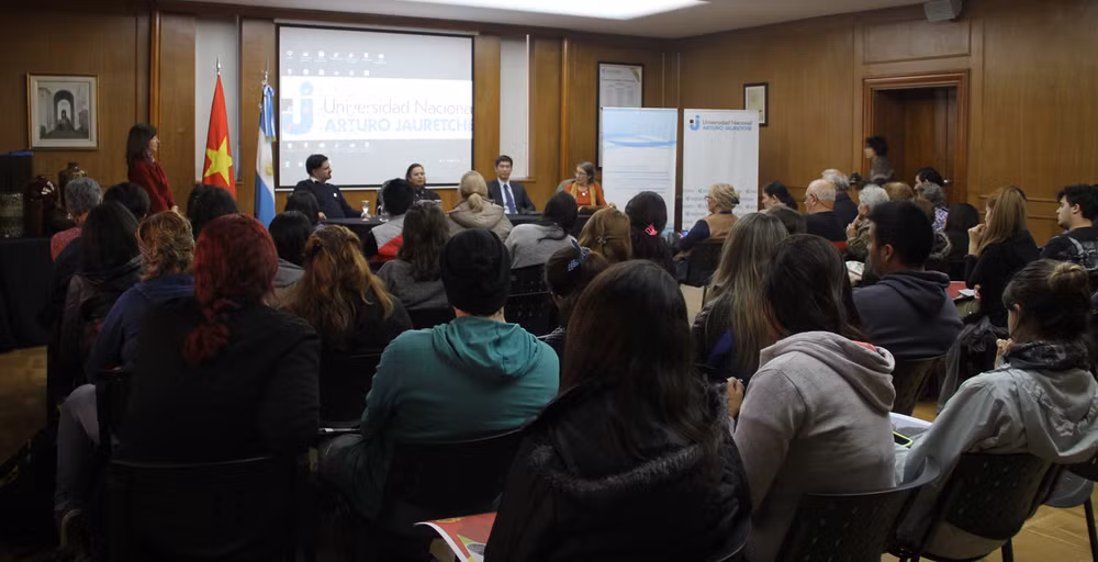 Efectúan actividades culturales en Argentina por natalicio del Presidente Ho Chi Minh ảnh 1