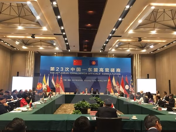 Vietnam asiste a la XXIII Consulta de Altos Funcionarios ASEAN-China ảnh 1