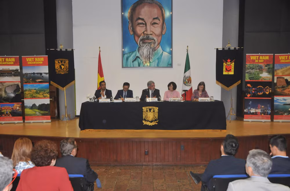 Conmemoran natalicio de Presidente Ho Chi Minh en México ảnh 3