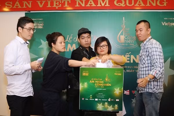 Periodistas eligen premios musicales Cong Hien de Agencia Vietnamita de Noticias ảnh 1