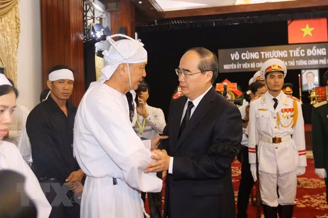 Continúa en Vietnam homenaje póstumo al expremier Phan Van Khai ảnh 1