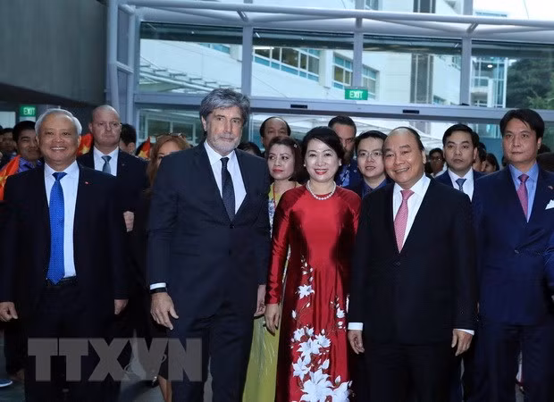 Premier de Vietnam visita Universidad de Tecnología de Auckland ảnh 1