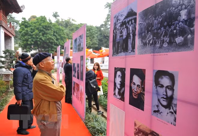 Día de la Poseía de Vietnam 2018 honra contribución de literatos al desarrollo nacional ảnh 1