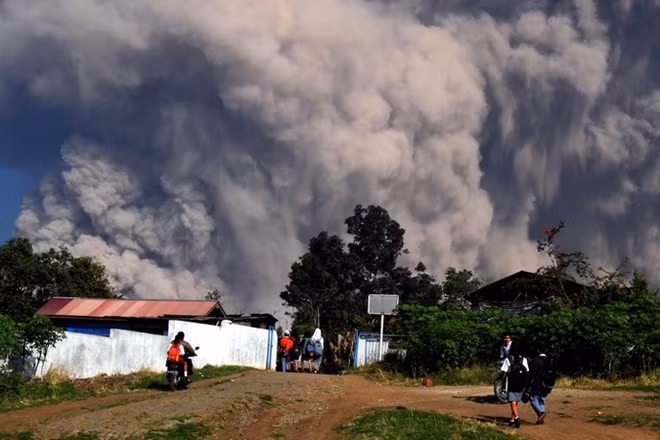 Indonesia: 30 personas hospitalizadas por gas tóxico del volcán Ijen ảnh 1