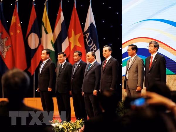 Sesiona plenaria de sexta Cumbre de Subregión del Gran Mekong ảnh 1