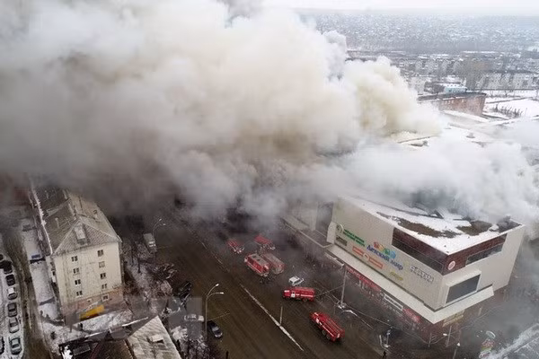 Presidente de Vietnam expresa pésame por incendio de gran centro comercial en Rusia ảnh 1
