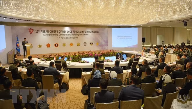 Vietnam propone iniciativas para enfrentamiento de la ASEAN a desafíos emergentes ảnh 1