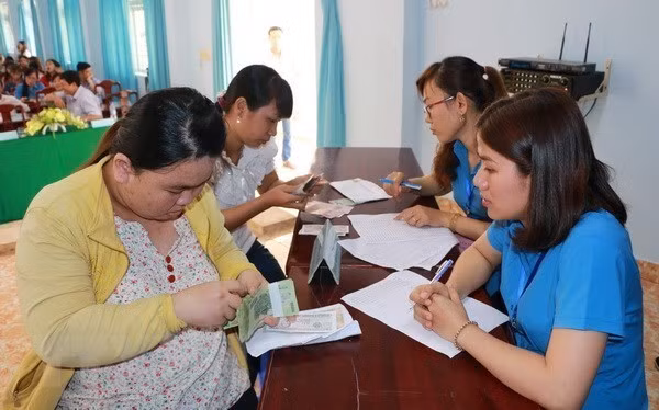 Gobierno vietnamita ofrece apoyo financiero a empleados afectados por el COVID-19 ảnh 1