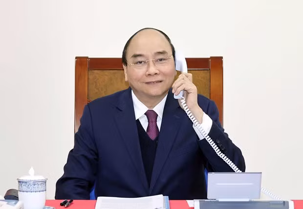 Primer ministro de Vietnam sostiene conversación telefónica con presidente estadounidense Donald Trump ảnh 1