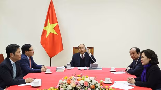Primer ministro de Vietnam sostiene conversación telefónica con presidente estadounidense Donald Trump ảnh 2