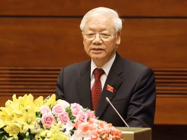 Dirigentes vietnamitas felicitan a Laos por su Día Nacional ảnh 1