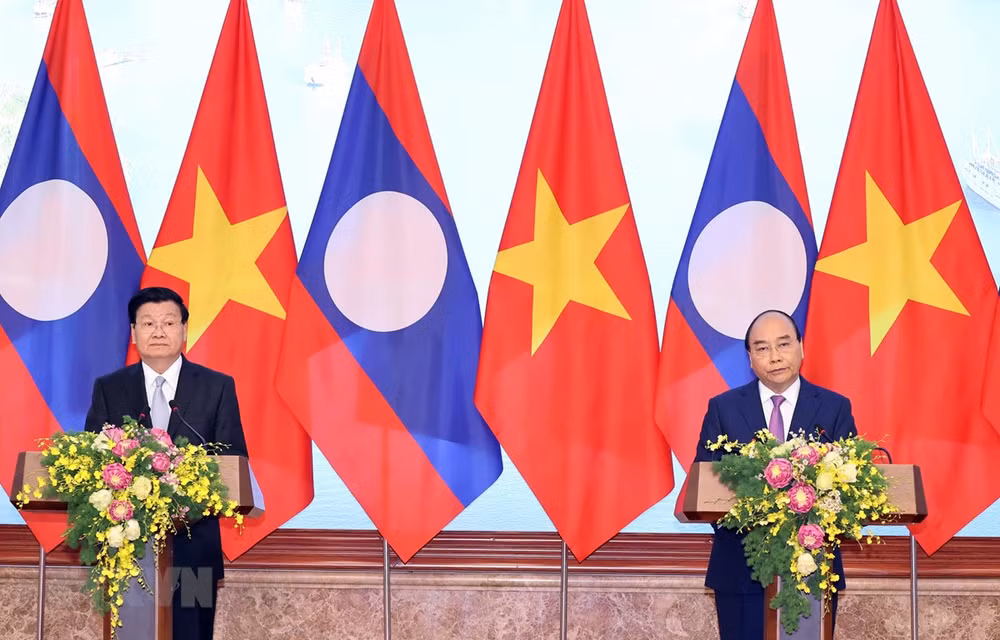 Primer ministro laosiano concluye visita a Vietnam ảnh 1