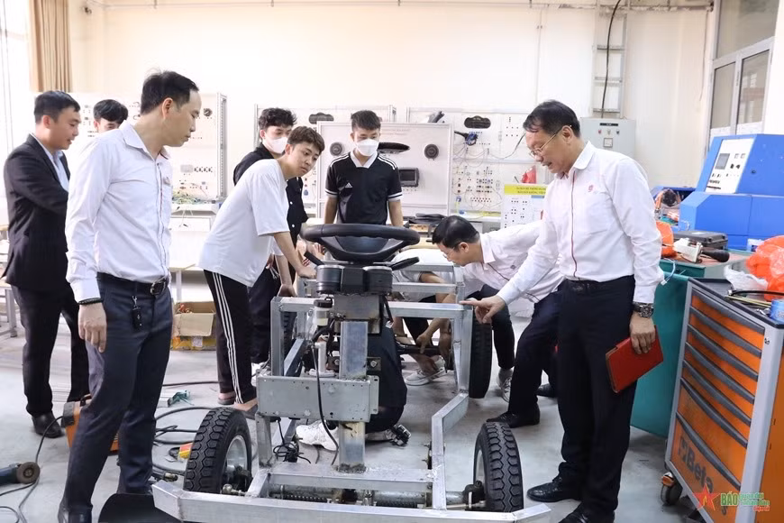 Anticipan señales positivas para producción industrial de Vietnam en 2024 ảnh 2
