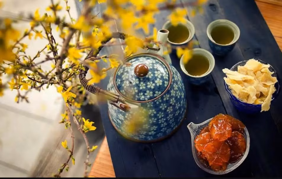 Costumbre vietnamita de disfrutar de té y frutas confitadas durante el Tet ảnh 1