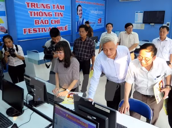 Ofrecen servicios gratuitos de wifi durante el Festival Hue 2016 ảnh 1
