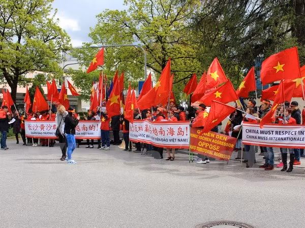 Protestan en Alemania contra acciones de China en Mar del Este ảnh 1