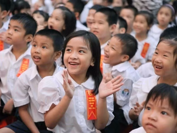 Jóvenes de Hanoi rememoran páginas históricas del comité partidista municipal ảnh 1