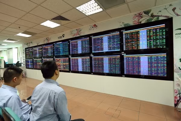 Mercado bursátil tailandés deja de cotizar debido a fuerte caída del índice SET ảnh 1