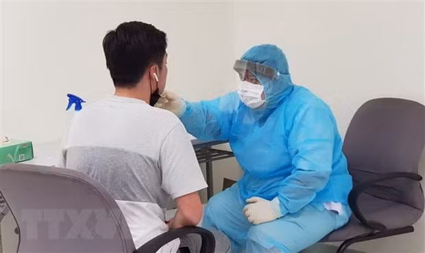Refuerzan tratamiento para pacientes con COVID-19 ảnh 1