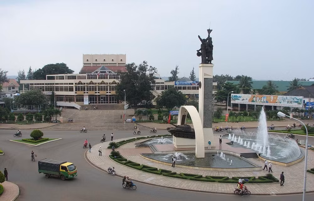 Realizan exhibición temática marca 45 aniversario de victoria de Buon Ma Thuot ảnh 1