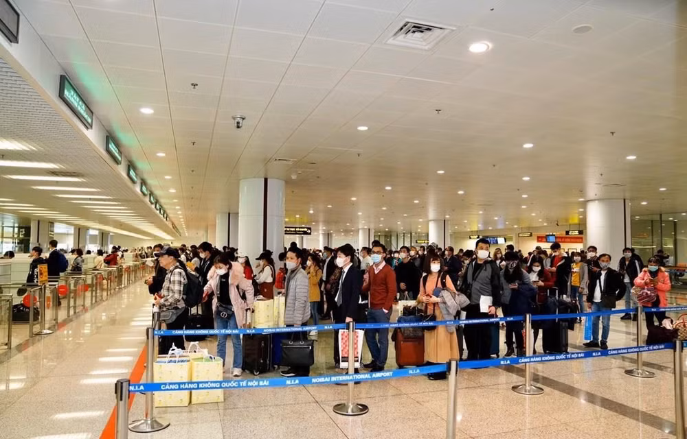 Someterán a cuarentena obligatoria a todos los pasajeros a Vietnam ảnh 1
