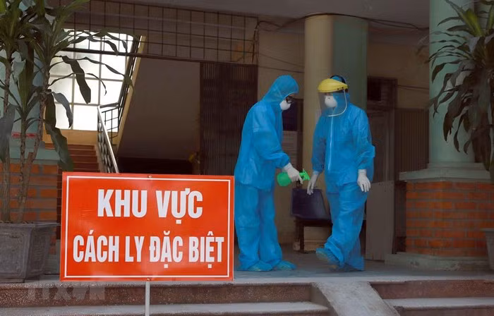 Refutan informaciones falsas de sobrecarga en áreas de cuarentena de Hanoi ảnh 1